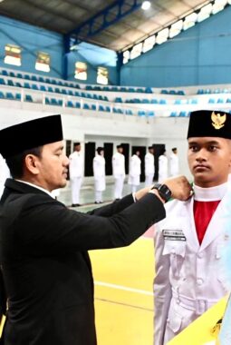 WALI KOTA TEBING TINGGI KUKUHKAN PASKIBRAKA DAN KORPS MUSIK 2026, PESANKAN SEMANGAT DAN TANGGUNG JAWAB