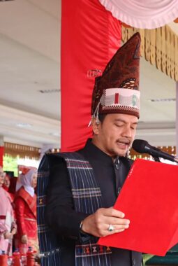WALI KOTA TEBING TINGGI PIMPIN UPACARA PERINGATAN HUT KE-81 KEMERDEKAAN RI DI LAPANGAN MERDEKA