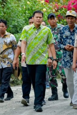 Wabup Sergai Adlin Tambunan di Dampingi Kadis PUTRTinjau Pembangunan Ruas Jalan Penaga Desa Juhar
